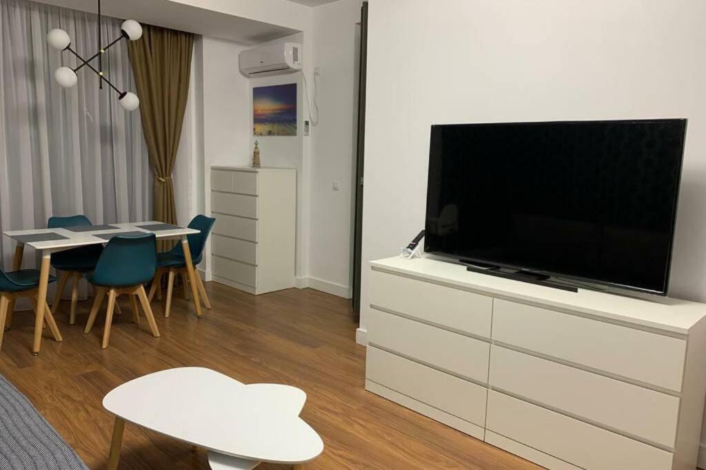 Andreve Apartment By Onix Blue Mamaia Nord, Baby Friendly, Private Parking Navodari Ngoại thất bức ảnh